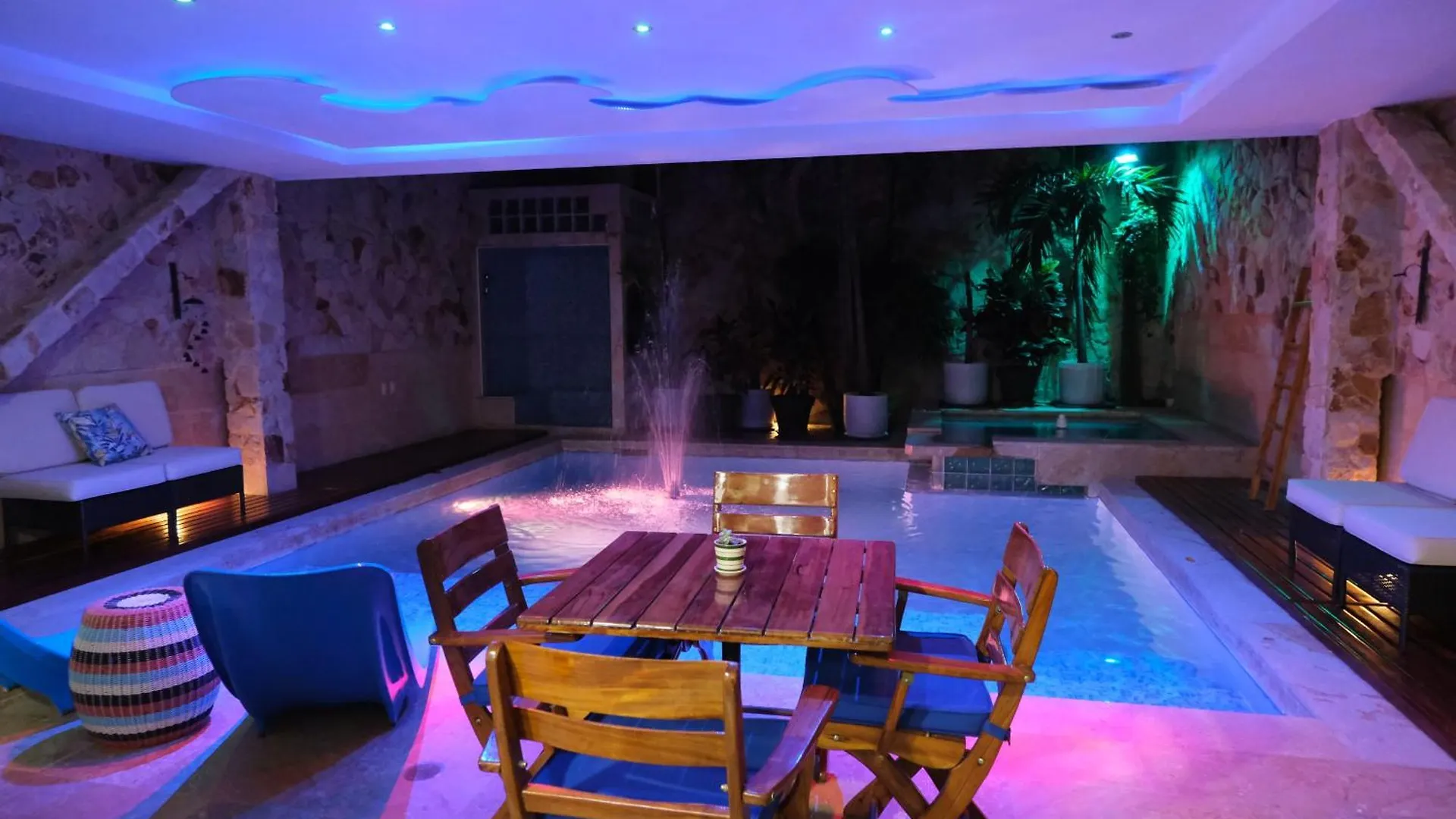 Drb Suites Cali 4*,  Colômbia